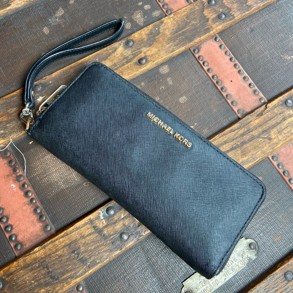 Michael Kors Jet Set Travel Continental Wallet